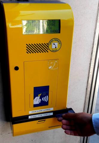 Pour ouvrir une porte piéton